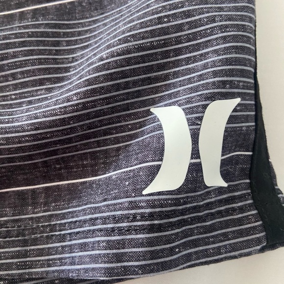 Hurley Charcoal and Black Striped board Shorts youth - Picture 2 of 4